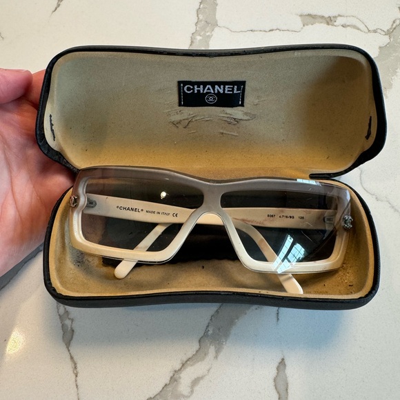 VINTAGE CHANEL Black and White Ombré Sunglasses. - Picture 2 of 12